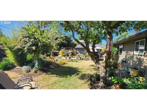 2064 Law Lane Eugene OR 97401