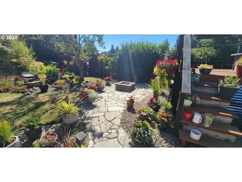 2064 Law Lane Eugene OR 97401