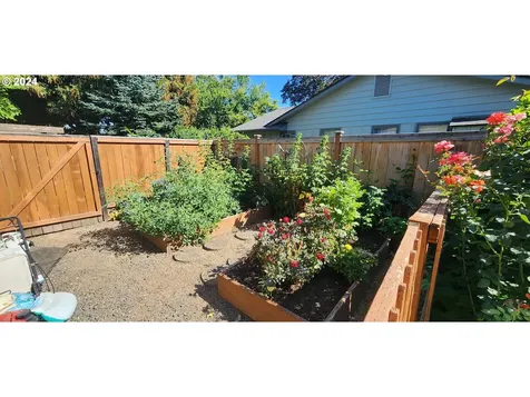 2064 Law Lane Eugene OR 97401