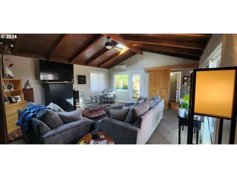 2064 Law Lane Eugene OR 97401