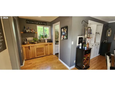 2064 Law Lane Eugene OR 97401