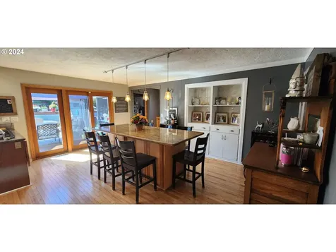 2064 Law Lane Eugene OR 97401