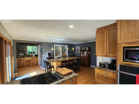 2064 Law Lane Eugene OR 97401