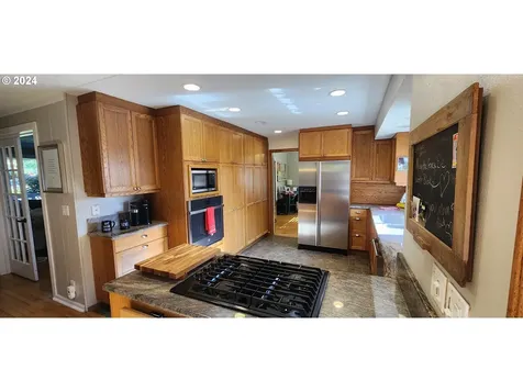 2064 Law Lane Eugene OR 97401