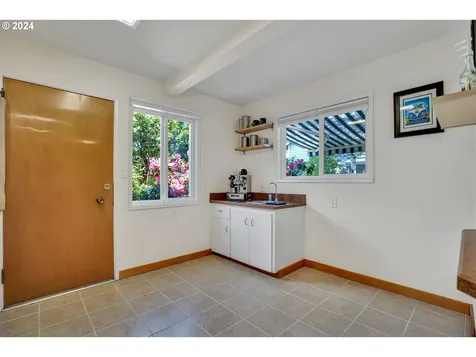 7915 Se Hawthorne Boulevard Portland OR 97215