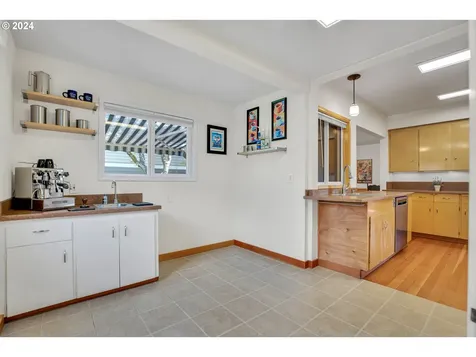 7915 Se Hawthorne Boulevard Portland OR 97215