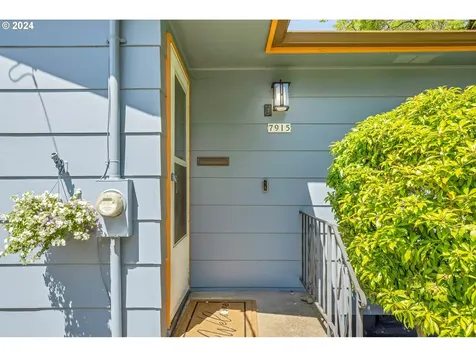 7915 Se Hawthorne Boulevard Portland OR 97215