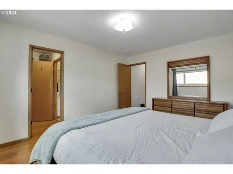 7915 Se Hawthorne Boulevard Portland OR 97215
