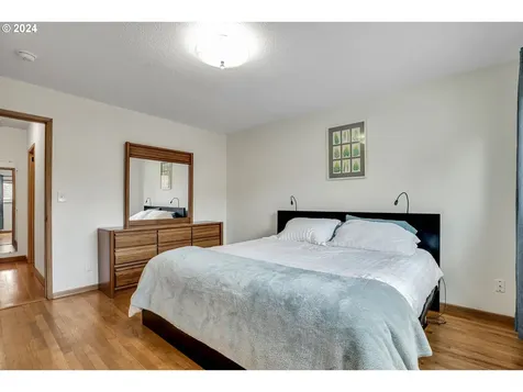 7915 Se Hawthorne Boulevard Portland OR 97215