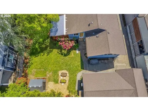 7915 Se Hawthorne Boulevard Portland OR 97215