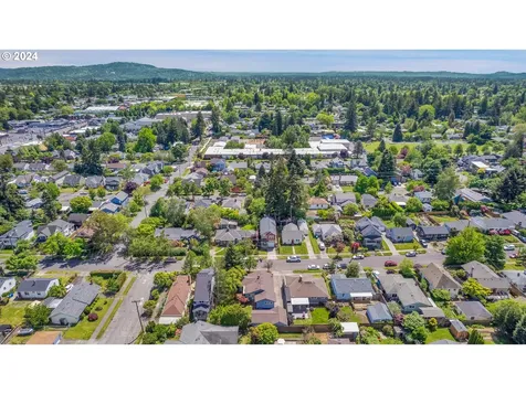 7915 Se Hawthorne Boulevard Portland OR 97215
