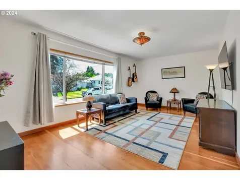7915 Se Hawthorne Boulevard Portland OR 97215