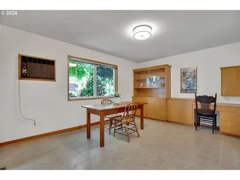 7915 Se Hawthorne Boulevard Portland OR 97215