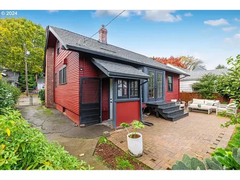 7136 SE 21st Avenue Portland OR 97202