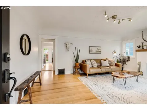 7136 SE 21st Avenue Portland OR 97202