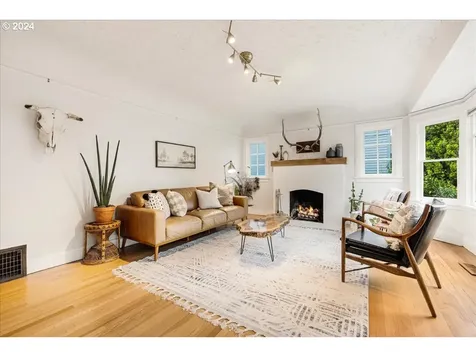 7136 SE 21st Avenue Portland OR 97202