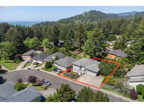 2477 NE 55th Court Lincoln City OR 97367