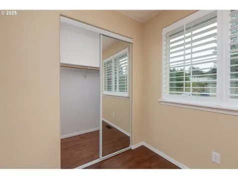 2477 NE 55th Court Lincoln City OR 97367