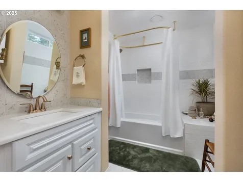 2477 NE 55th Court Lincoln City OR 97367