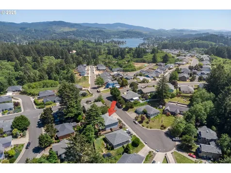 2477 NE 55th Court Lincoln City OR 97367