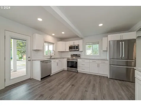 4048 Ocean Beach Highway Longview WA 98632