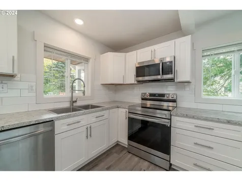 4048 Ocean Beach Highway Longview WA 98632