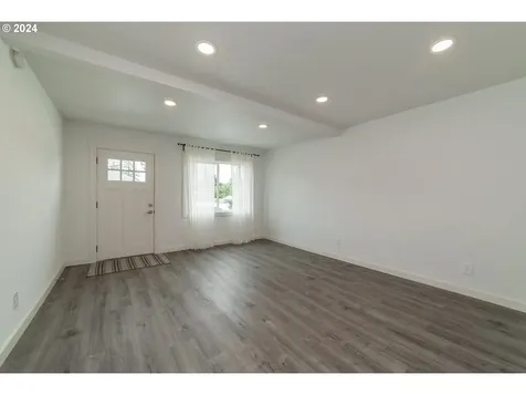 4048 Ocean Beach Highway Longview WA 98632