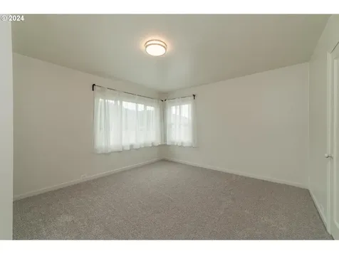 4048 Ocean Beach Highway Longview WA 98632