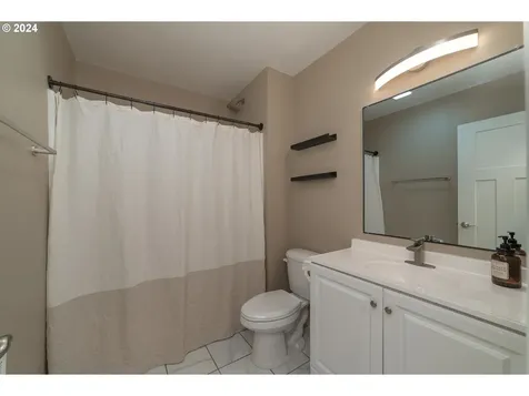 4048 Ocean Beach Highway Longview WA 98632