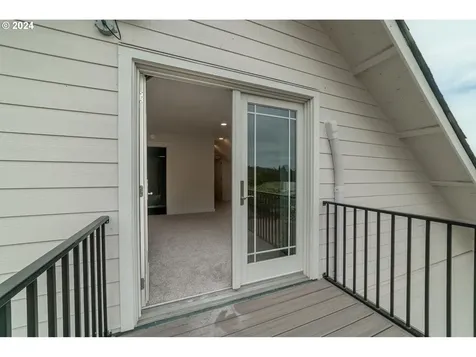 4048 Ocean Beach Highway Longview WA 98632
