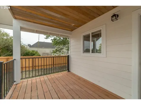 4048 Ocean Beach Highway Longview WA 98632