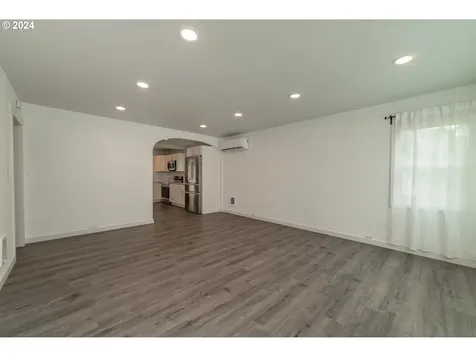 4048 Ocean Beach Highway Longview WA 98632