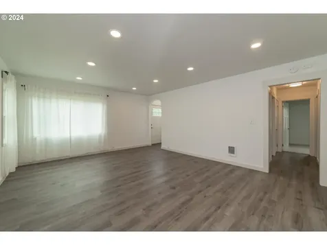 4048 Ocean Beach Highway Longview WA 98632