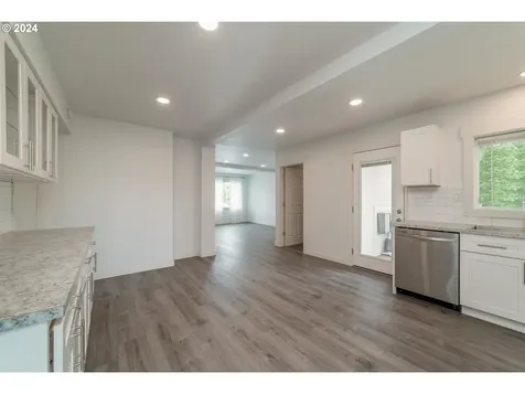 4048 Ocean Beach Highway Longview WA 98632