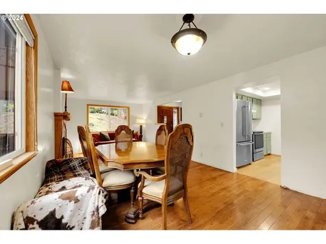 590 S 71st Street Springfield OR 97478