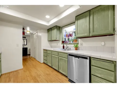 590 S 71st Street Springfield OR 97478