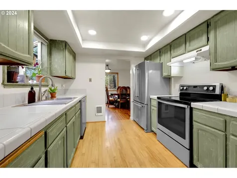 590 S 71st Street Springfield OR 97478