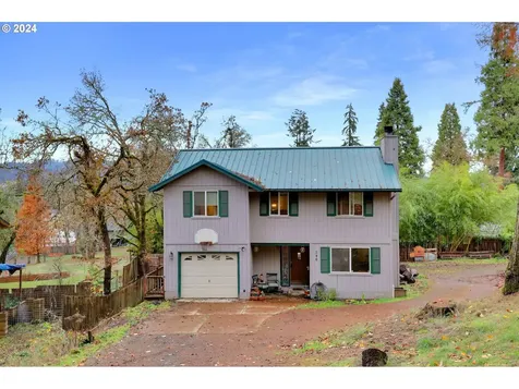 590 S 71st Street Springfield OR 97478