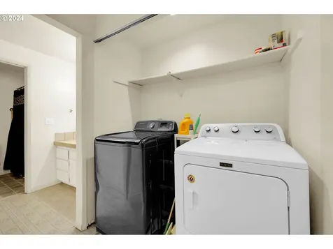 590 S 71st Street Springfield OR 97478