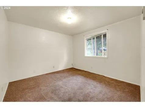 590 S 71st Street Springfield OR 97478