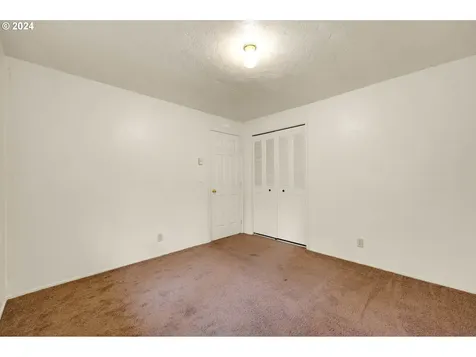 590 S 71st Street Springfield OR 97478