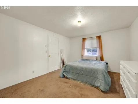 590 S 71st Street Springfield OR 97478