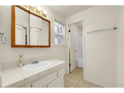 590 S 71st Street Springfield OR 97478