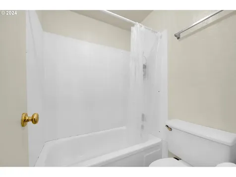 590 S 71st Street Springfield OR 97478