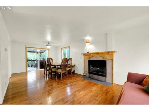 590 S 71st Street Springfield OR 97478