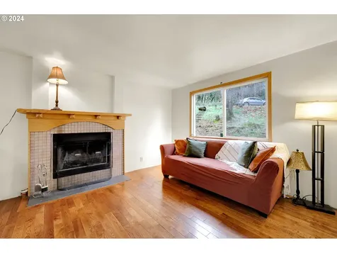 590 S 71st Street Springfield OR 97478