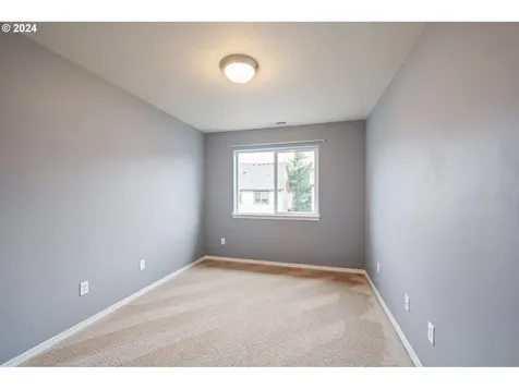 715 N Little Oak Street Newberg OR 97132