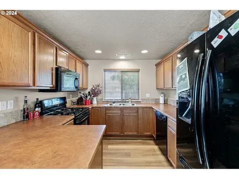 4859 Glacier Drive Springfield OR 97478