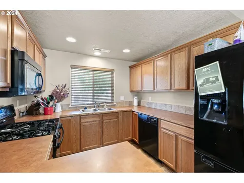 4859 Glacier Drive Springfield OR 97478