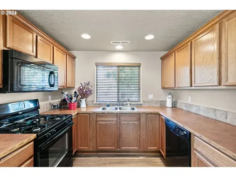 4859 Glacier Drive Springfield OR 97478